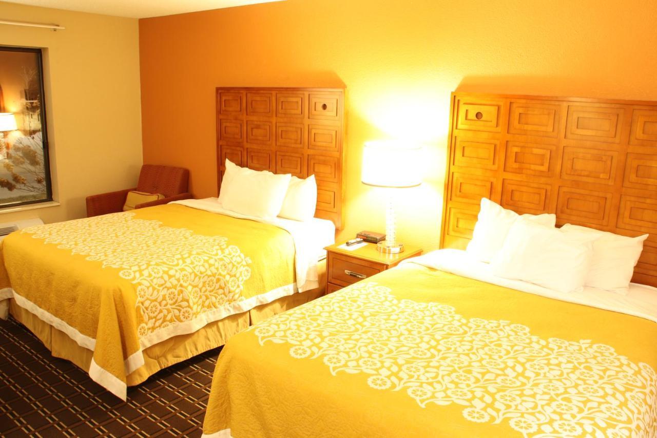Days Inn By Wyndham Black River Falls - Access To Atv Trail Exteriör bild