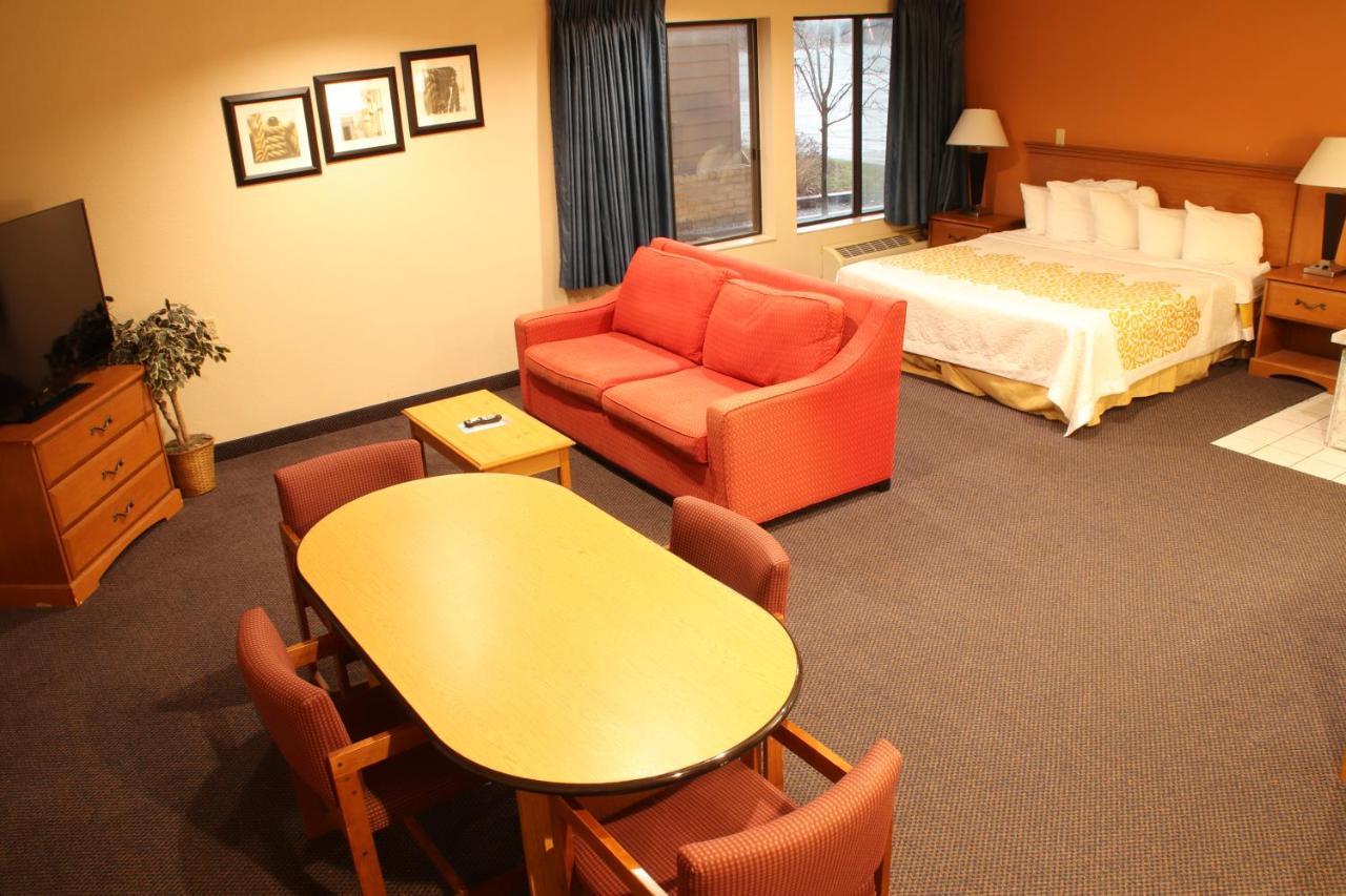 Days Inn By Wyndham Black River Falls - Access To Atv Trail Exteriör bild