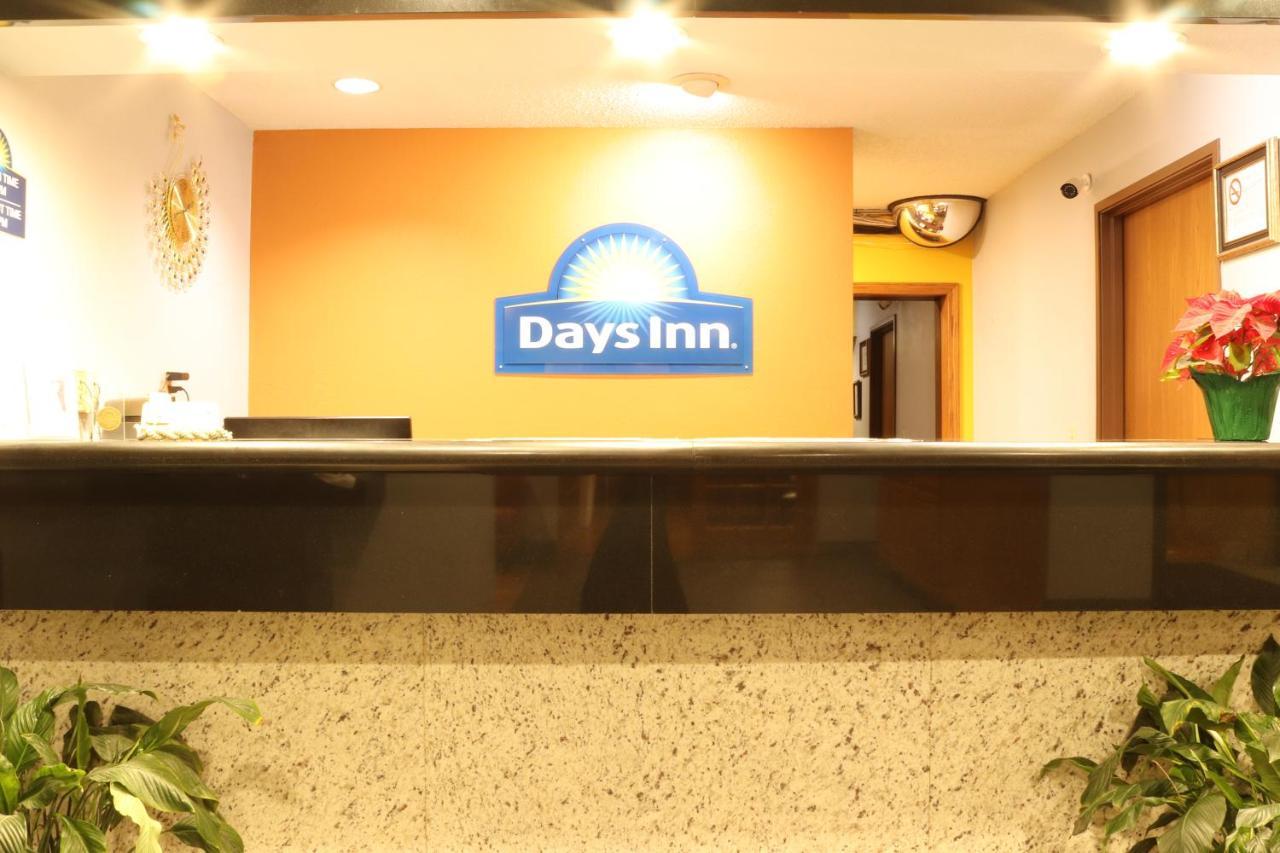 Days Inn By Wyndham Black River Falls - Access To Atv Trail Exteriör bild