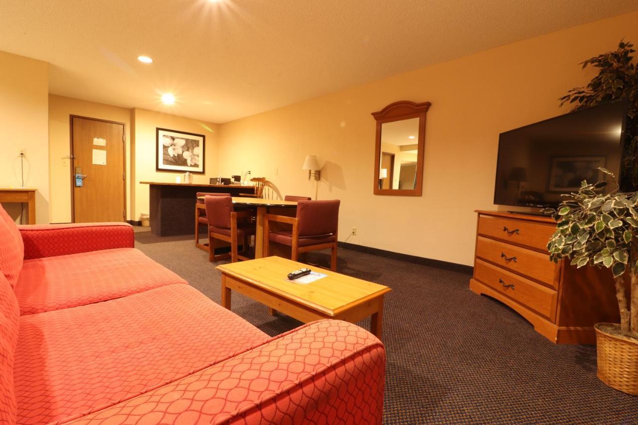 Days Inn By Wyndham Black River Falls - Access To Atv Trail Exteriör bild