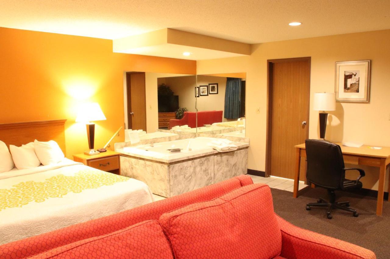 Days Inn By Wyndham Black River Falls - Access To Atv Trail Exteriör bild