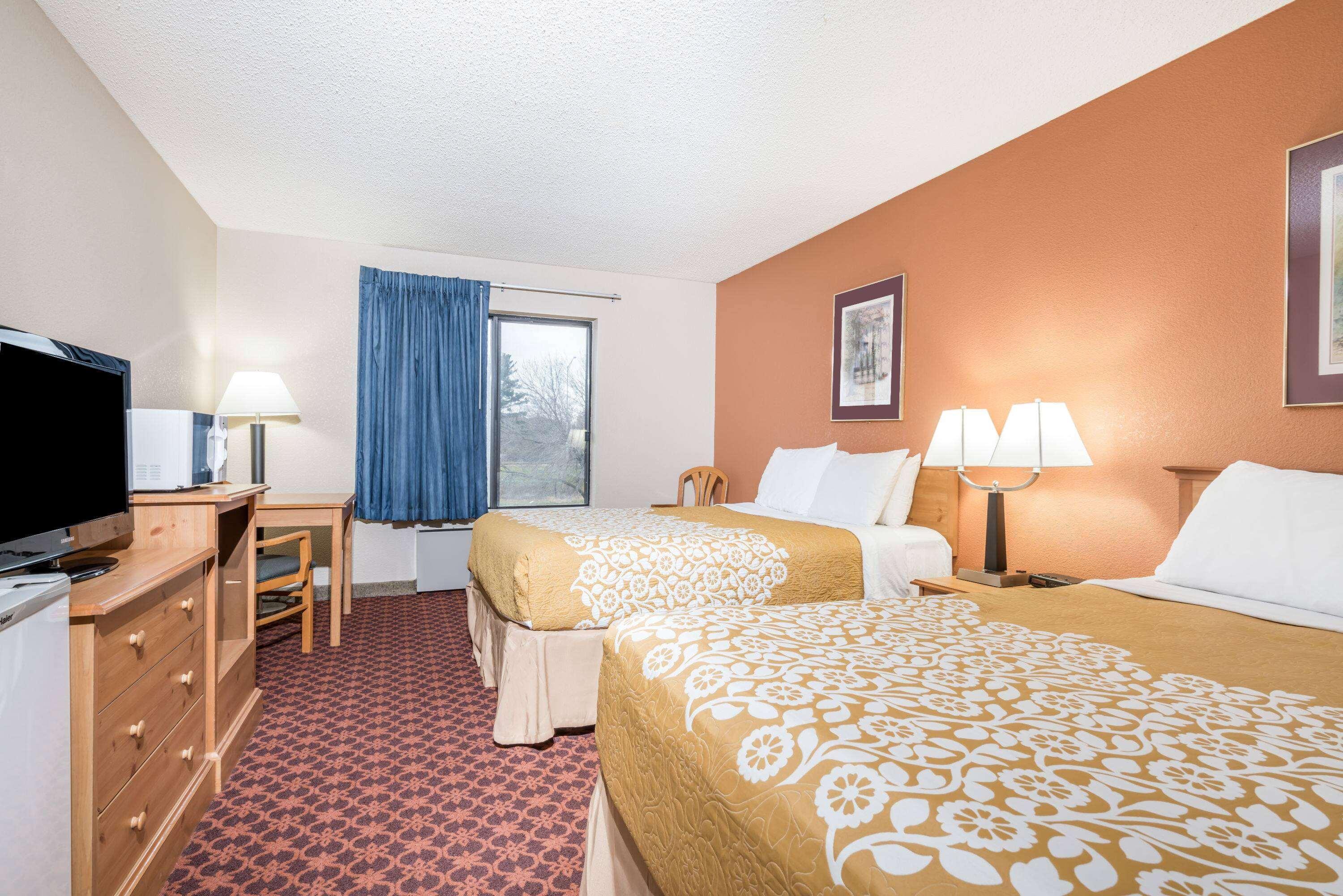 Days Inn By Wyndham Black River Falls - Access To Atv Trail Exteriör bild