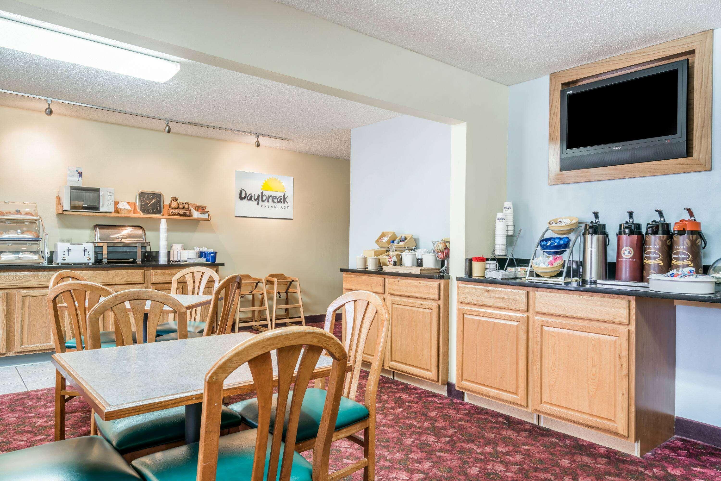 Days Inn By Wyndham Black River Falls - Access To Atv Trail Exteriör bild