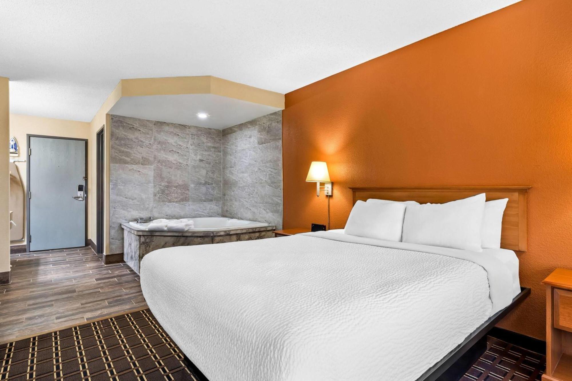 Days Inn By Wyndham Black River Falls - Access To Atv Trail Exteriör bild