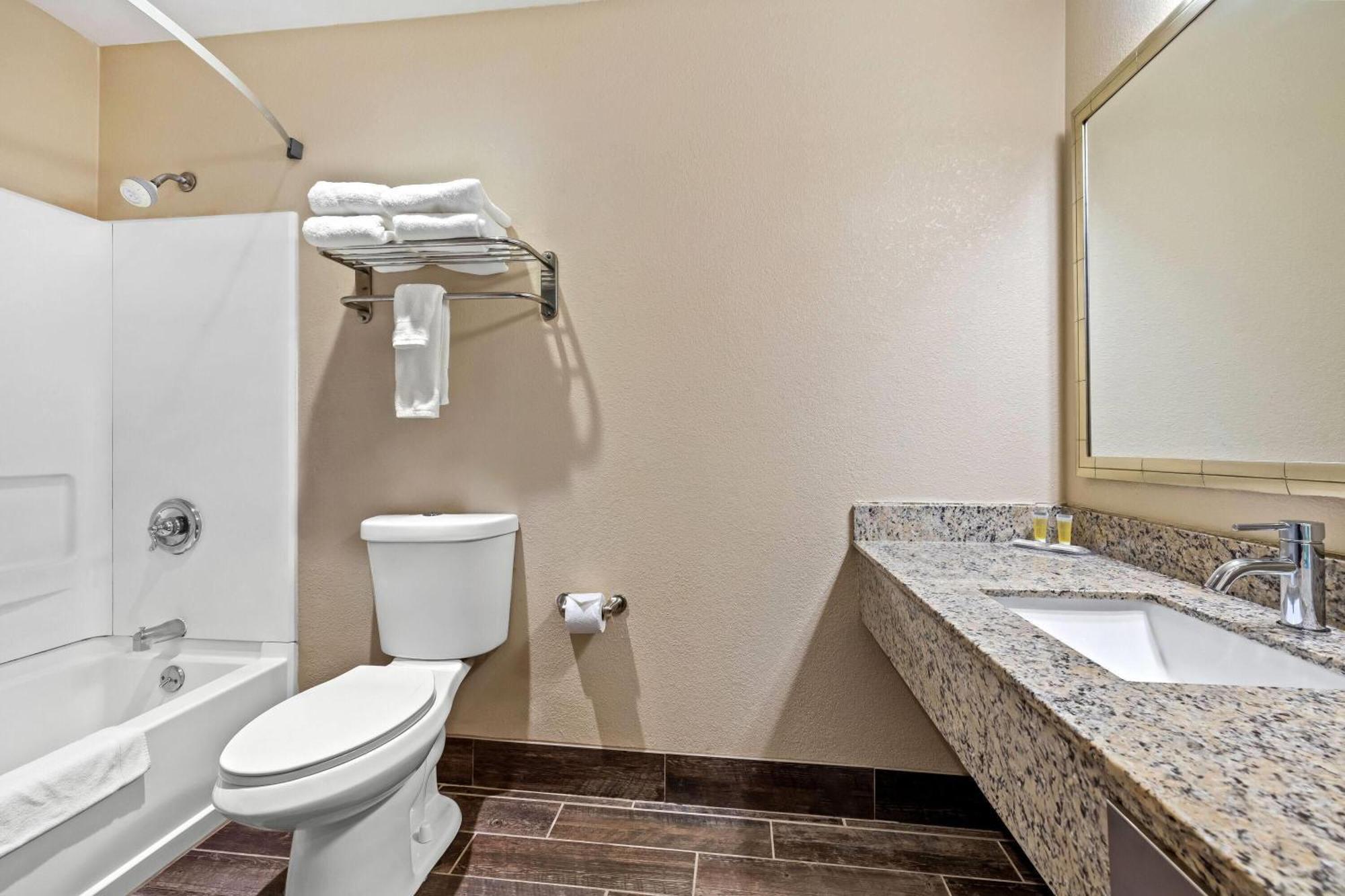 Days Inn By Wyndham Black River Falls - Access To Atv Trail Exteriör bild