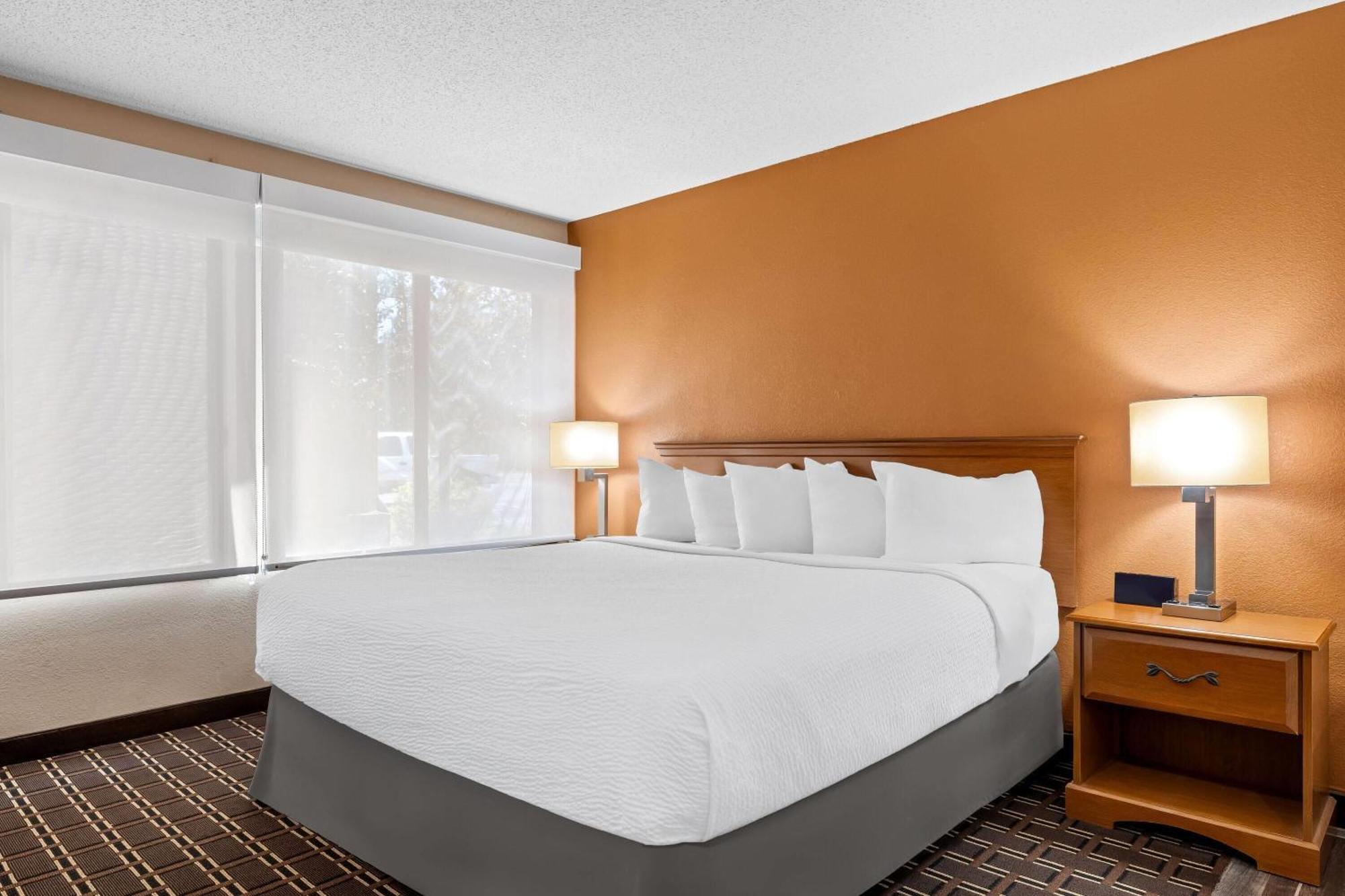 Days Inn By Wyndham Black River Falls - Access To Atv Trail Exteriör bild