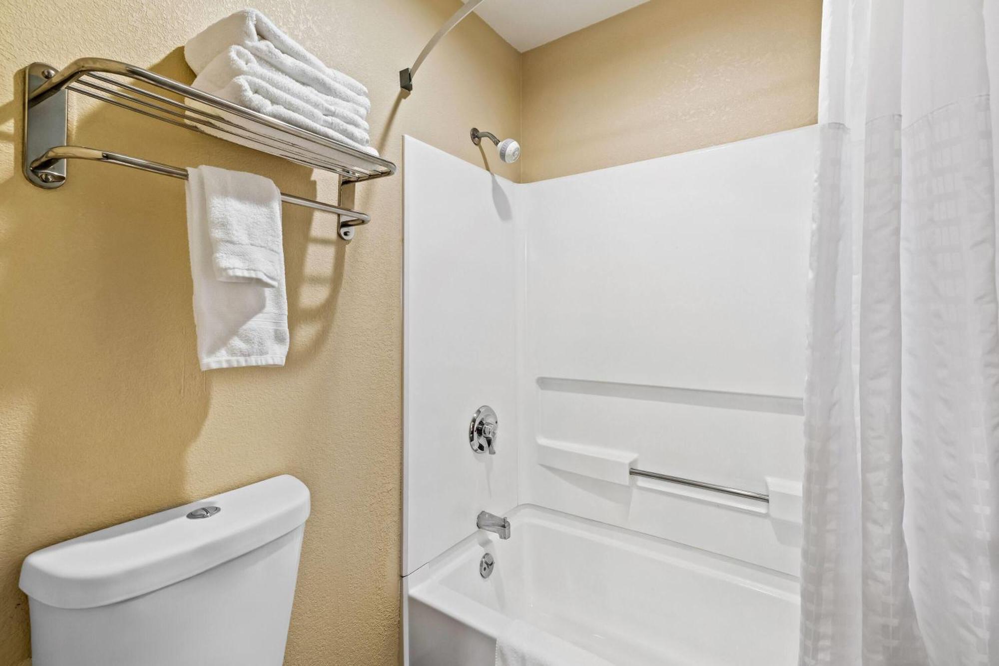 Days Inn By Wyndham Black River Falls - Access To Atv Trail Exteriör bild