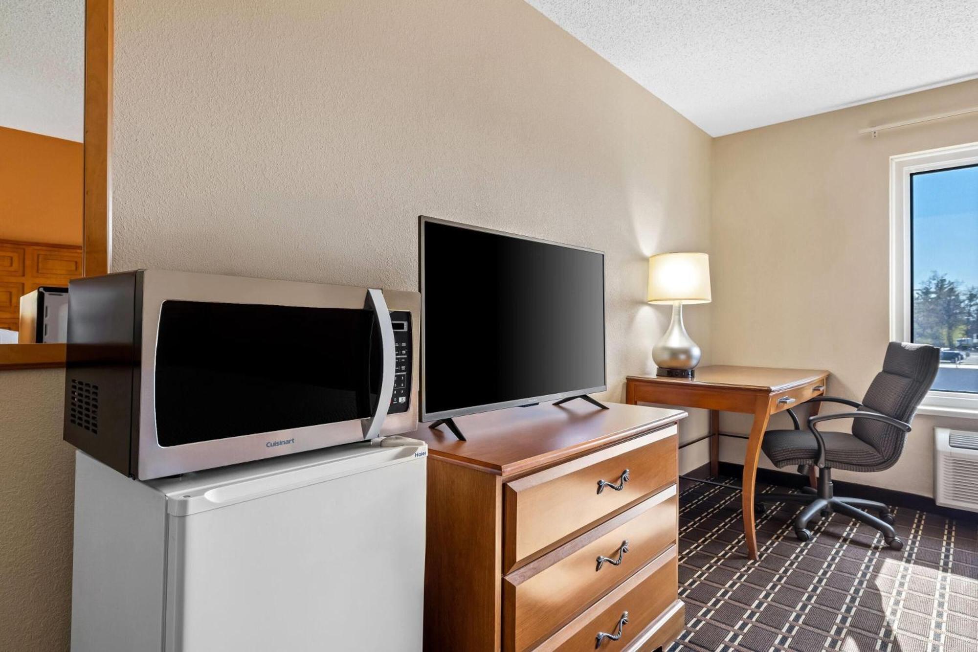 Days Inn By Wyndham Black River Falls - Access To Atv Trail Exteriör bild