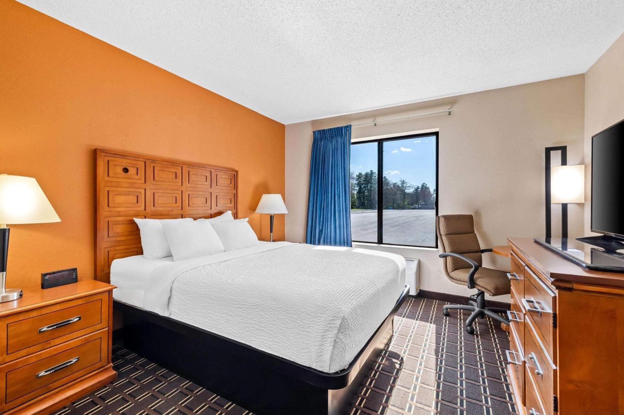 Days Inn By Wyndham Black River Falls - Access To Atv Trail Exteriör bild