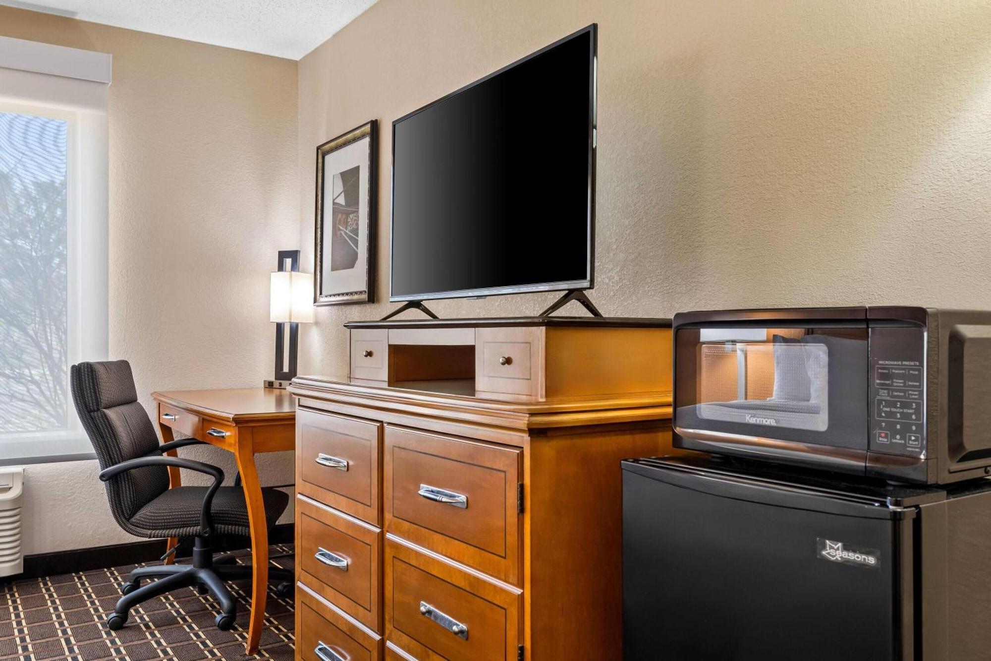 Days Inn By Wyndham Black River Falls - Access To Atv Trail Exteriör bild