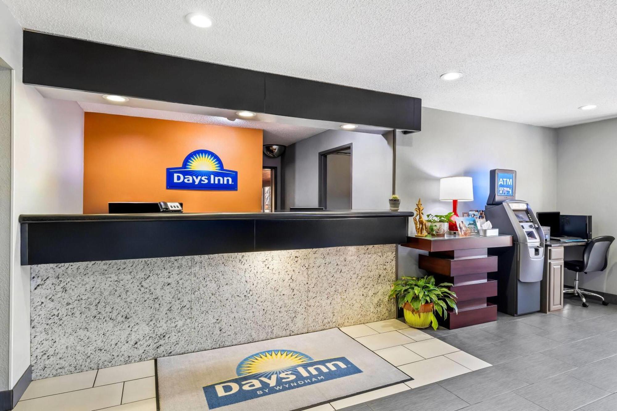 Days Inn By Wyndham Black River Falls - Access To Atv Trail Exteriör bild