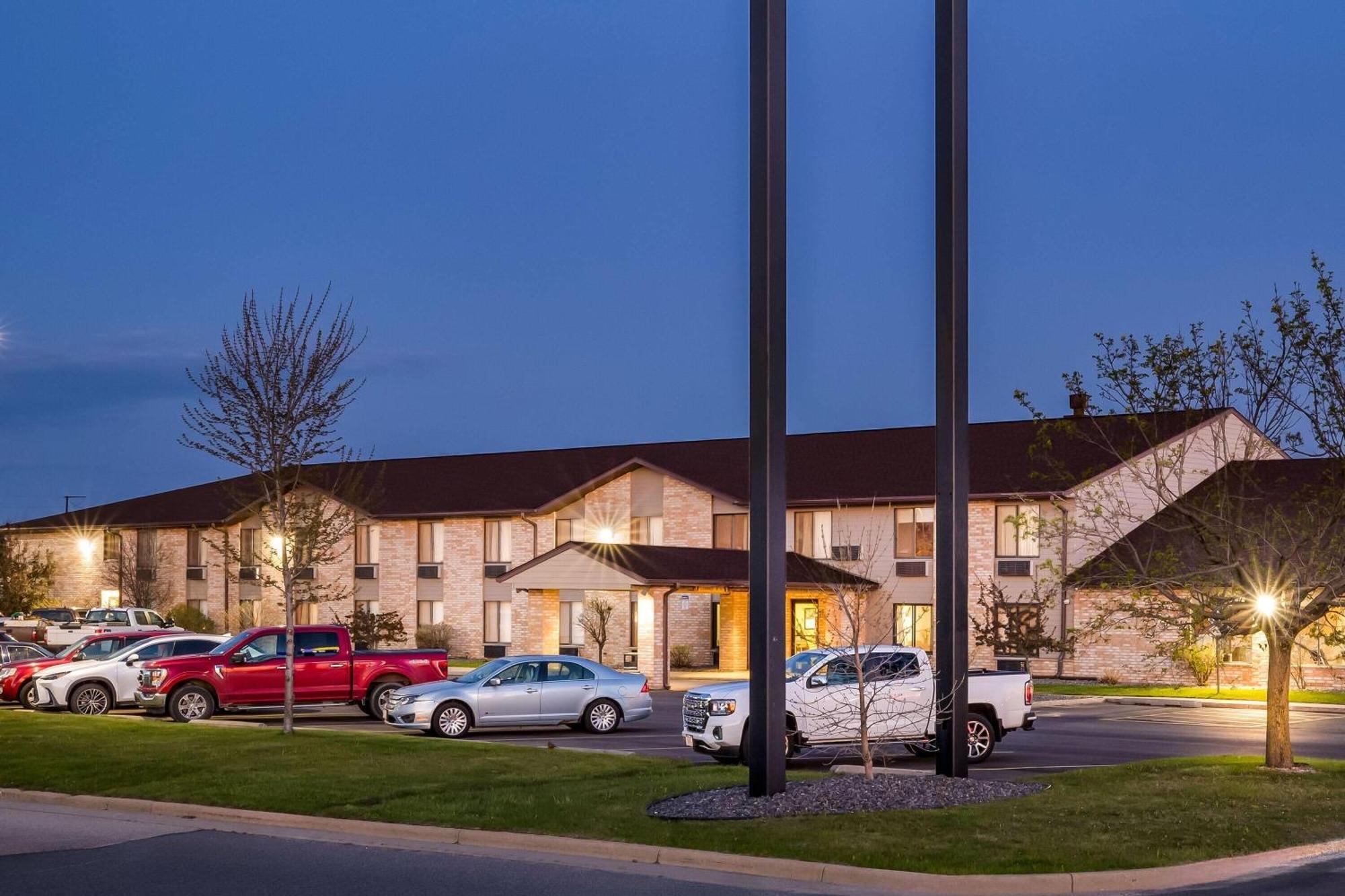 Days Inn By Wyndham Black River Falls - Access To Atv Trail Exteriör bild