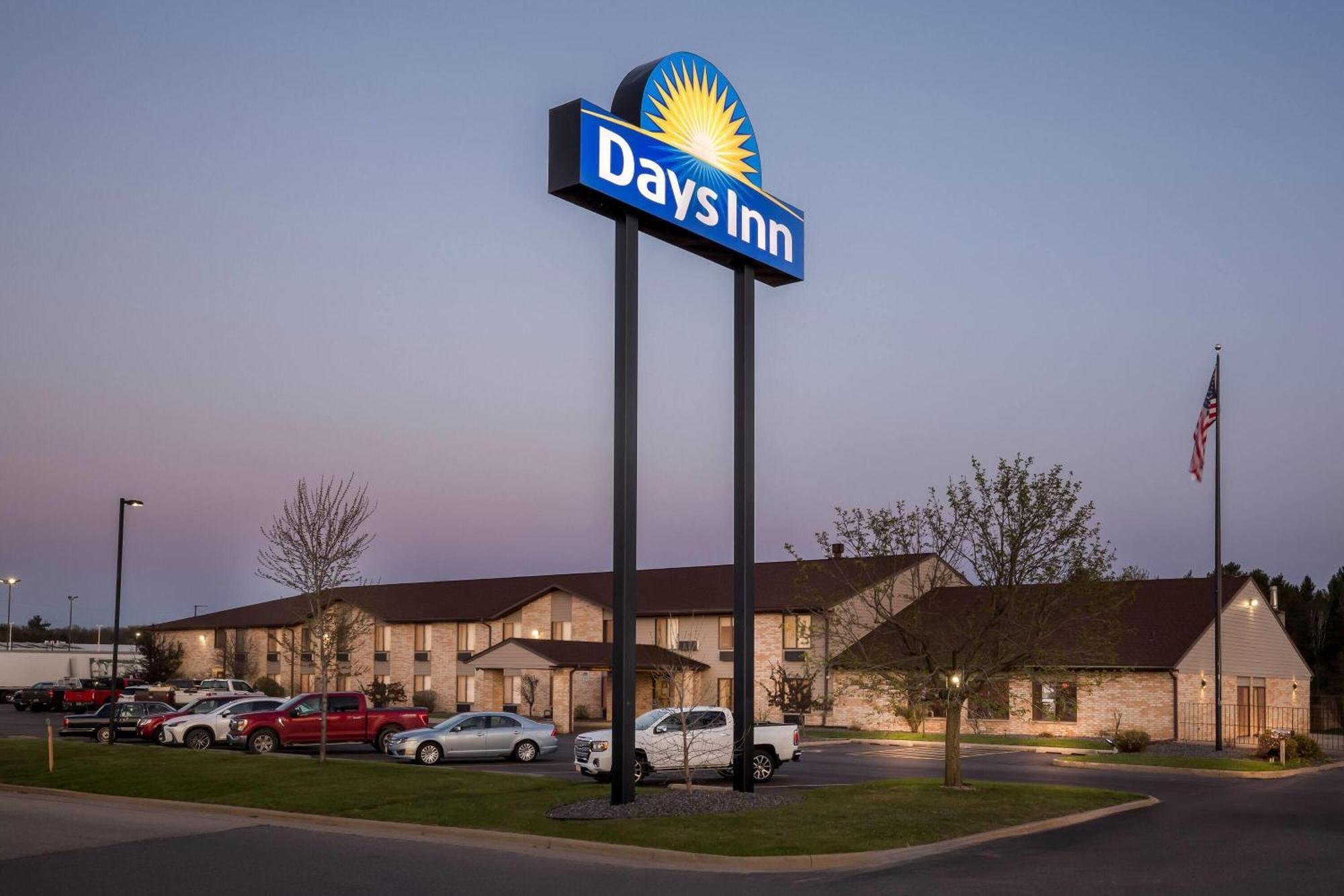 Days Inn By Wyndham Black River Falls - Access To Atv Trail Exteriör bild