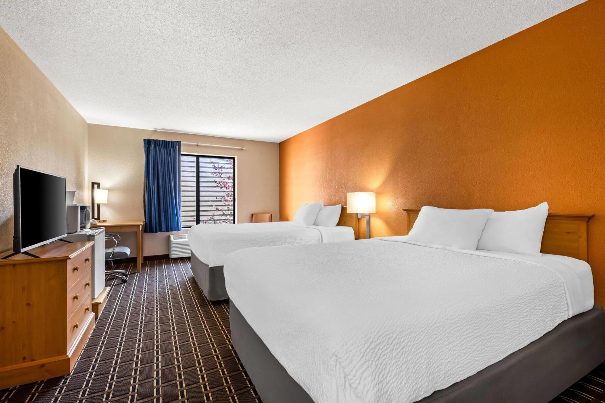 Days Inn By Wyndham Black River Falls - Access To Atv Trail Exteriör bild