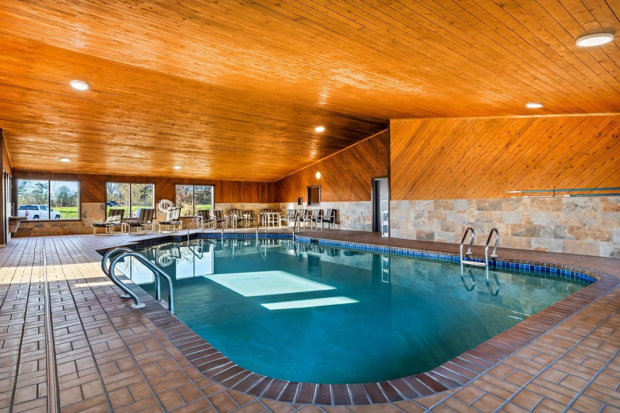 Days Inn By Wyndham Black River Falls - Access To Atv Trail Exteriör bild