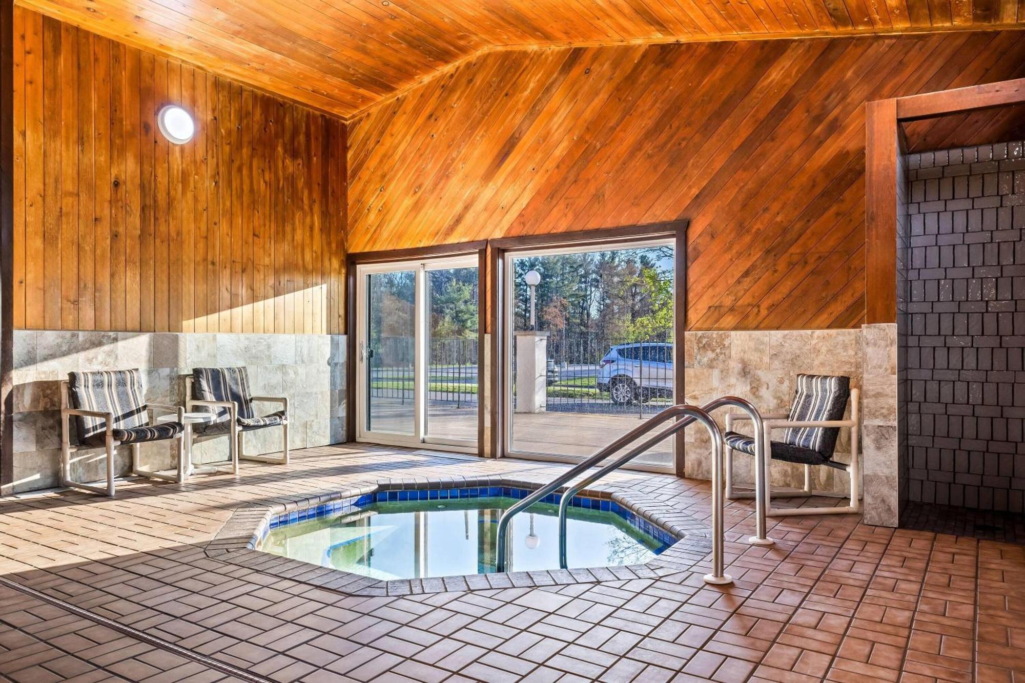Days Inn By Wyndham Black River Falls - Access To Atv Trail Exteriör bild
