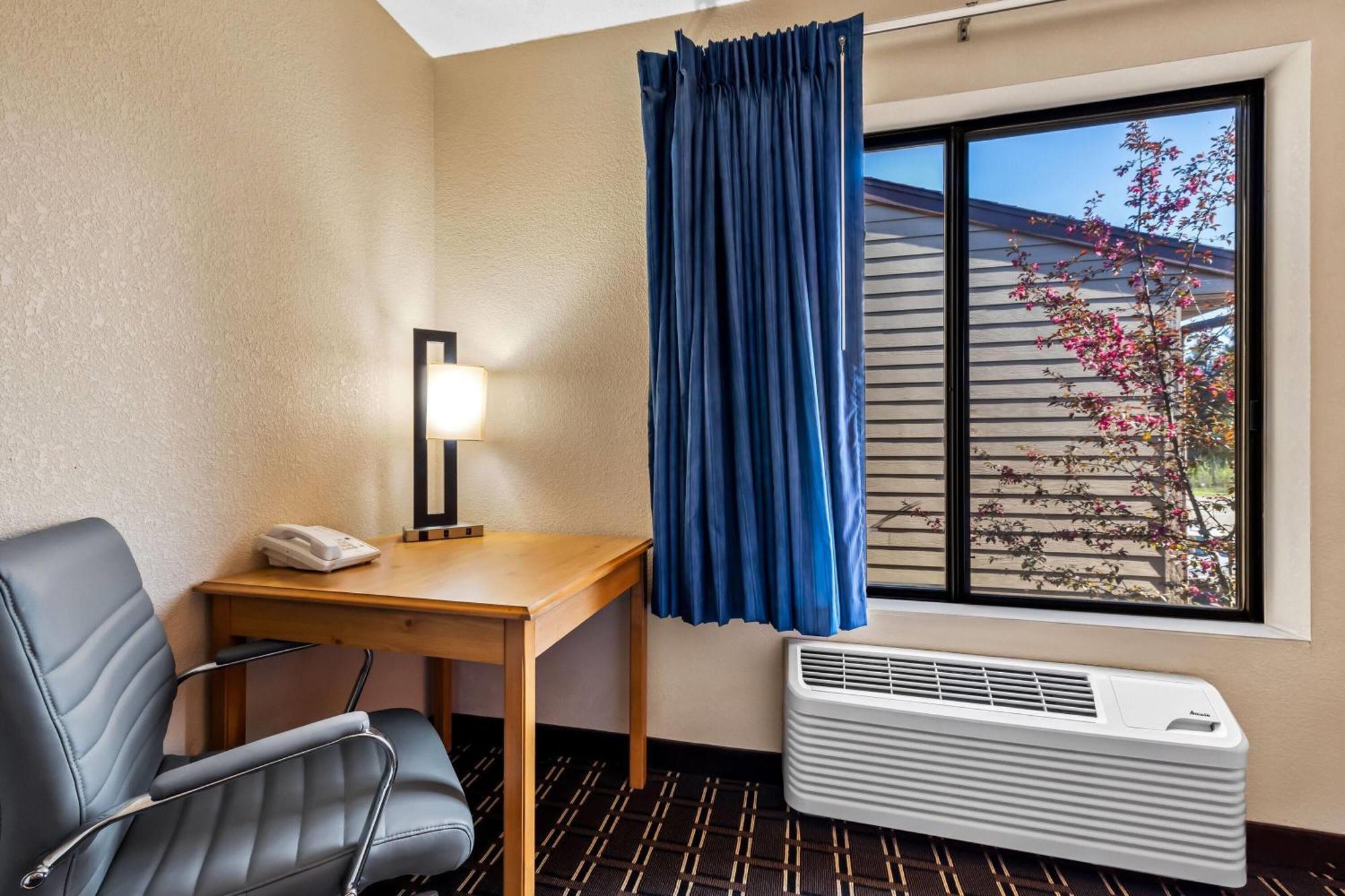 Days Inn By Wyndham Black River Falls - Access To Atv Trail Exteriör bild