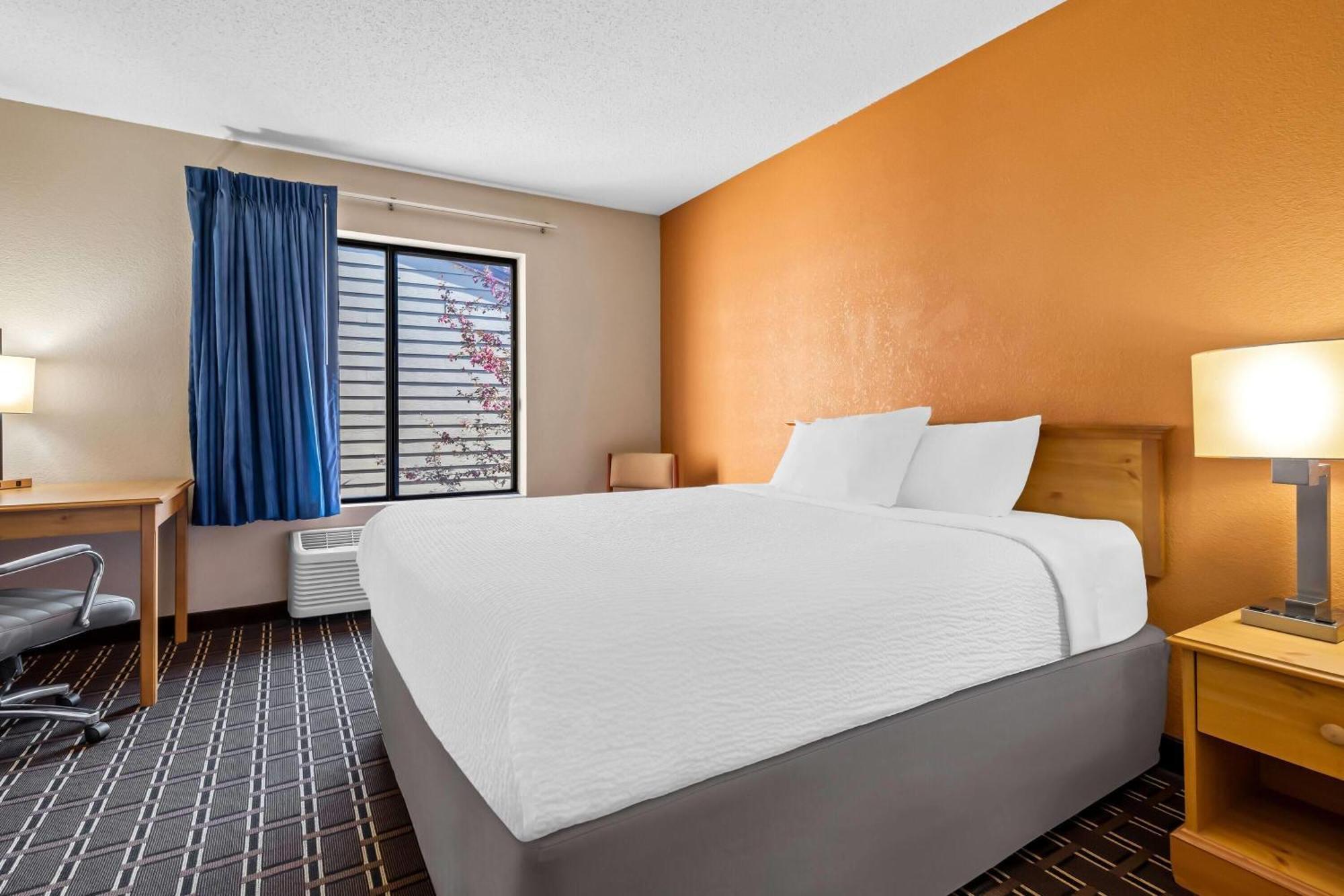 Days Inn By Wyndham Black River Falls - Access To Atv Trail Exteriör bild
