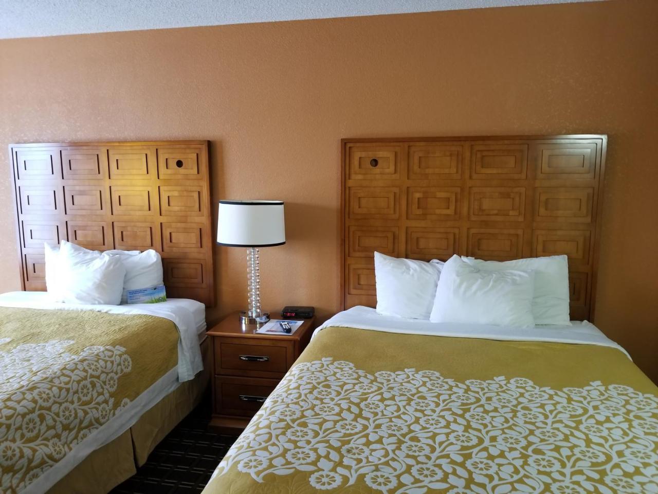 Days Inn By Wyndham Black River Falls - Access To Atv Trail Exteriör bild